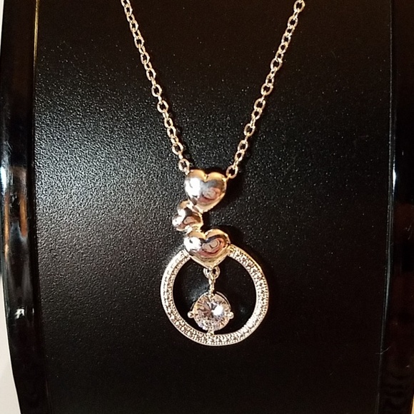 Felt's Fun Finds Jewelry - Hearts Circle Faux Diamond Silver Tone 16"